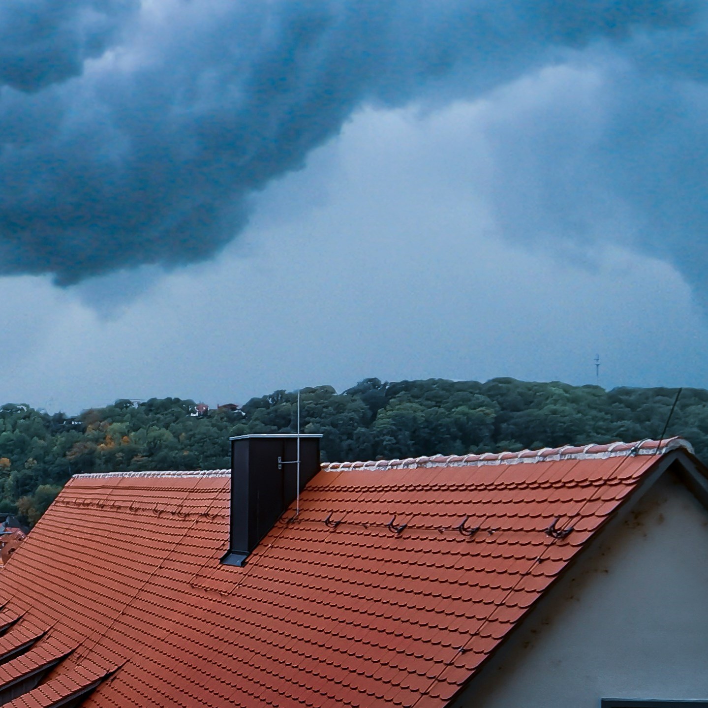 After Storm Damage, Choose a Certified Roofer